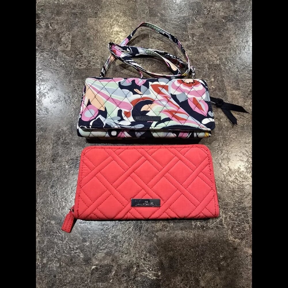 Vera Bradley Wallets‎ Tri-Fold Multi-Color